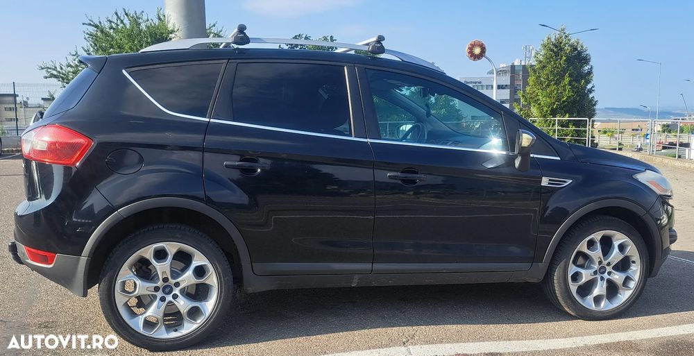 Ford Kuga 2.0 TDCi 2x4 Titanium - 3