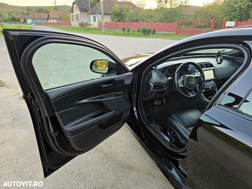 Jaguar XE 2.0 AWD R-Sport - 21