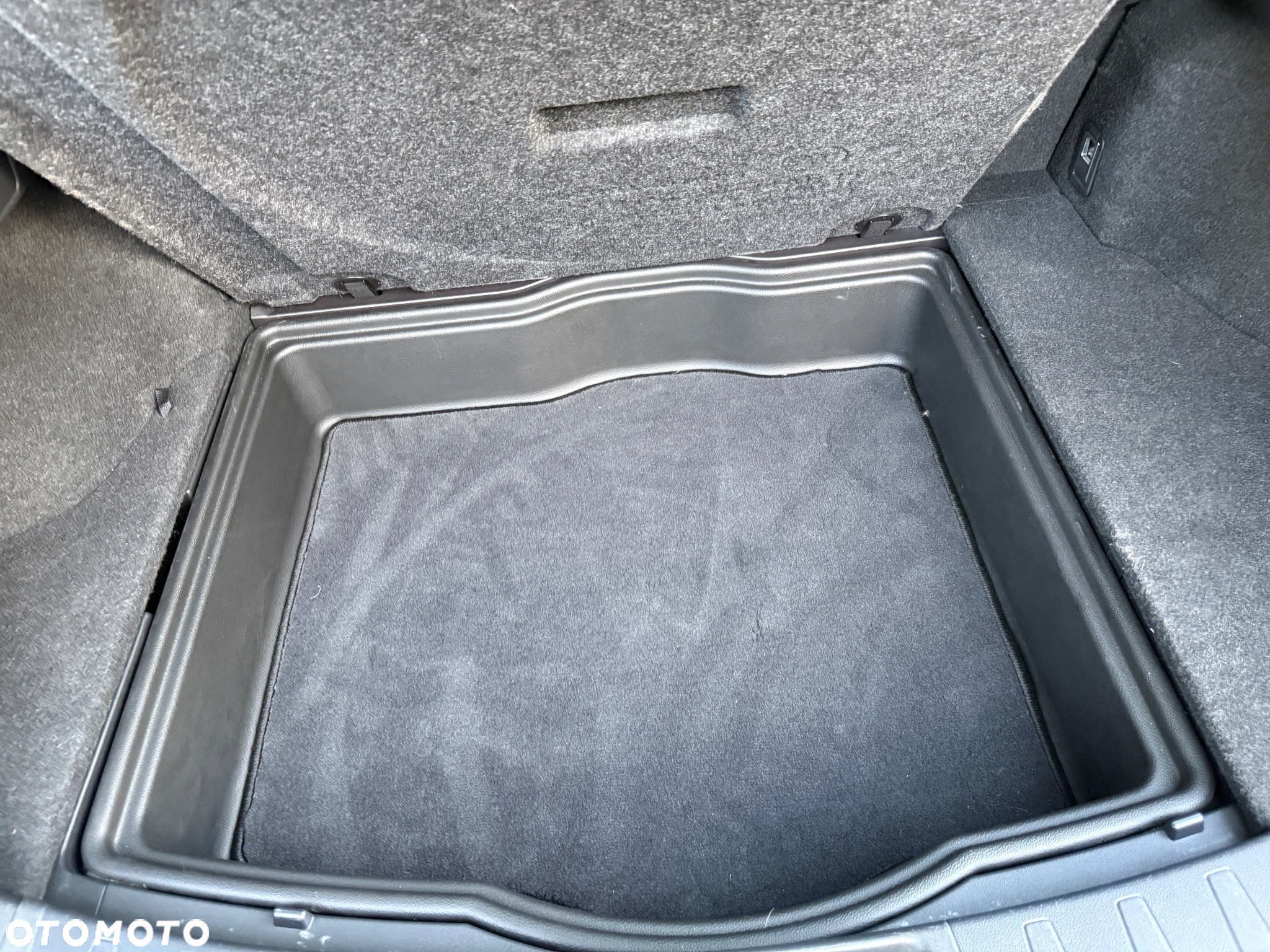 Lexus UX 250h Business Edition - 28