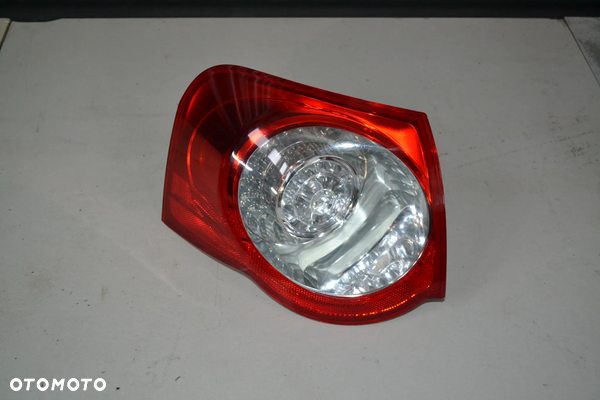 VW PASSAT B6 KOMBI LAMPA TYŁ TYLNA LEWA W BŁOTNIK ORYGINAŁ 3C9945095N