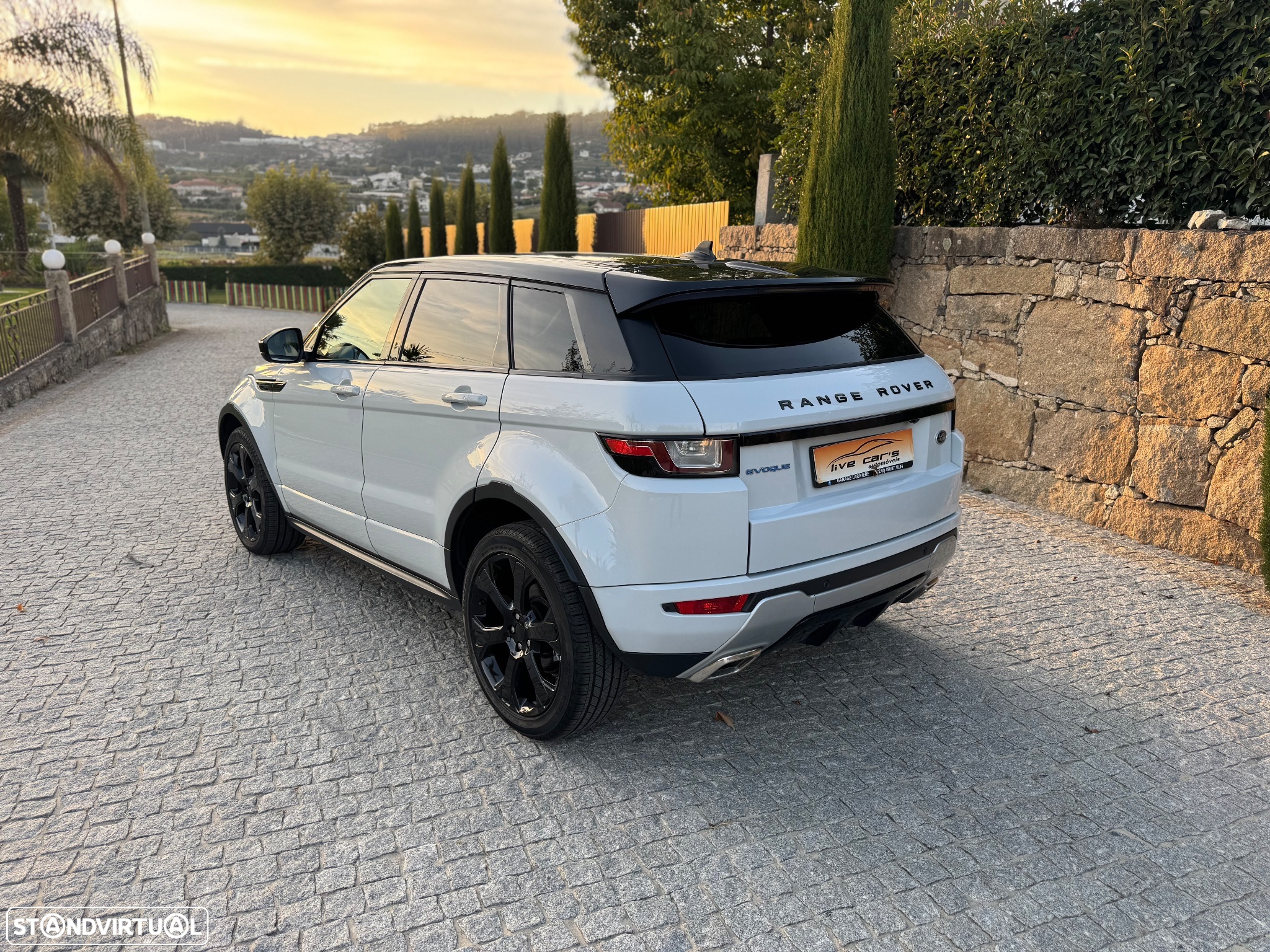Land Rover Range Rover Evoque 2.0 TD4 SE Dynamic Special Edition - 4