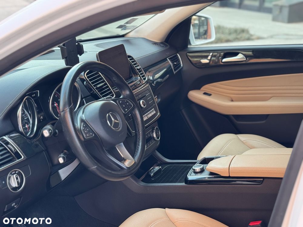 Mercedes-Benz GLE - 12