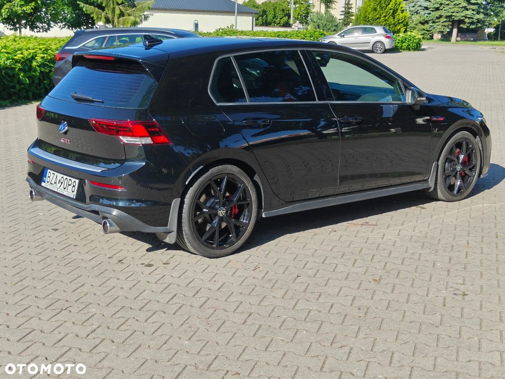 Volkswagen Golf - 8