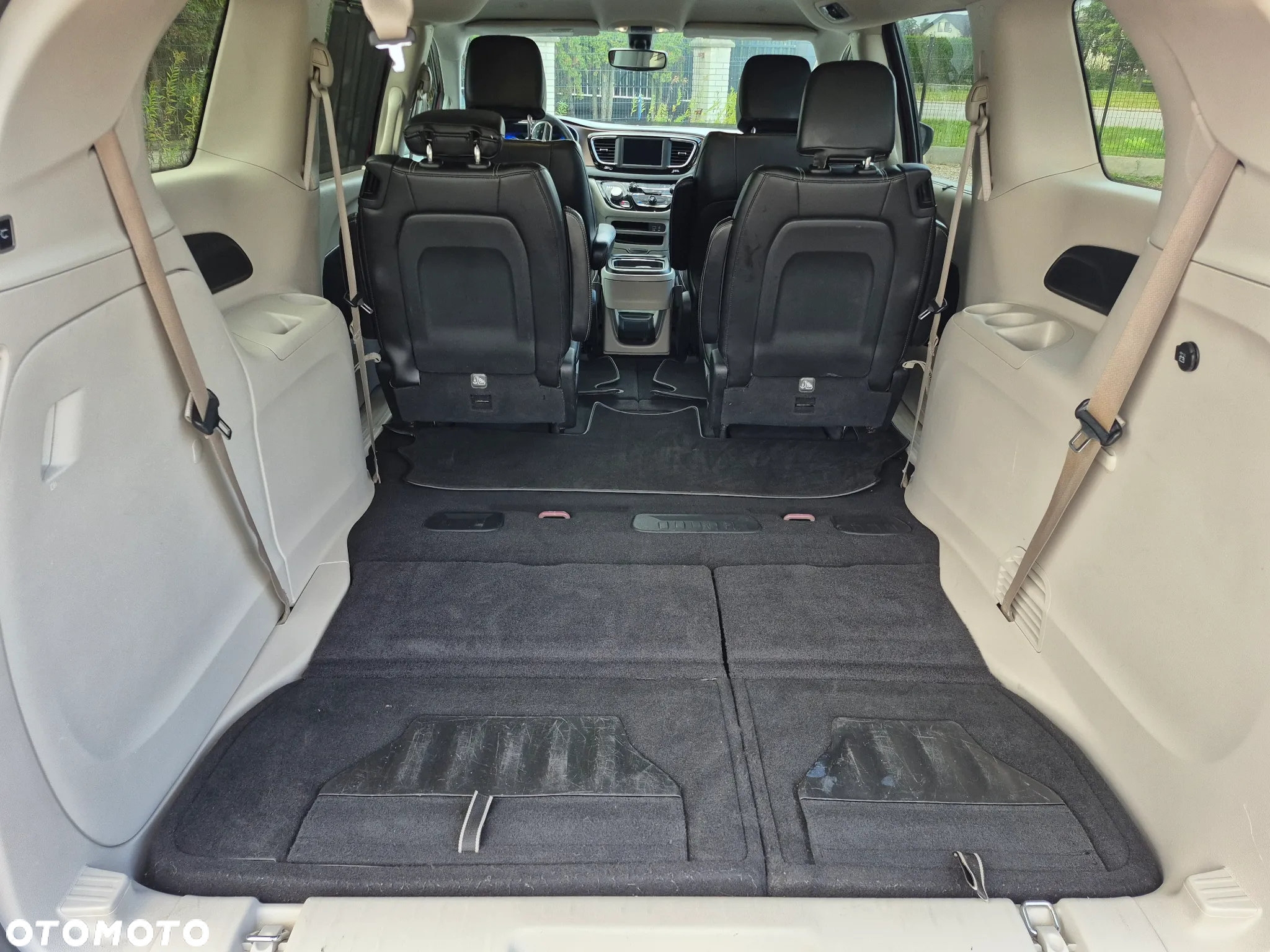 Chrysler Pacifica - 33