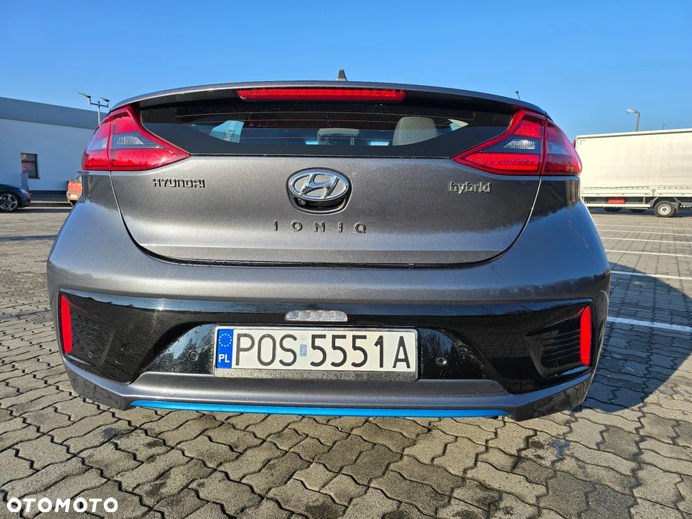 Hyundai IONIQ - 3