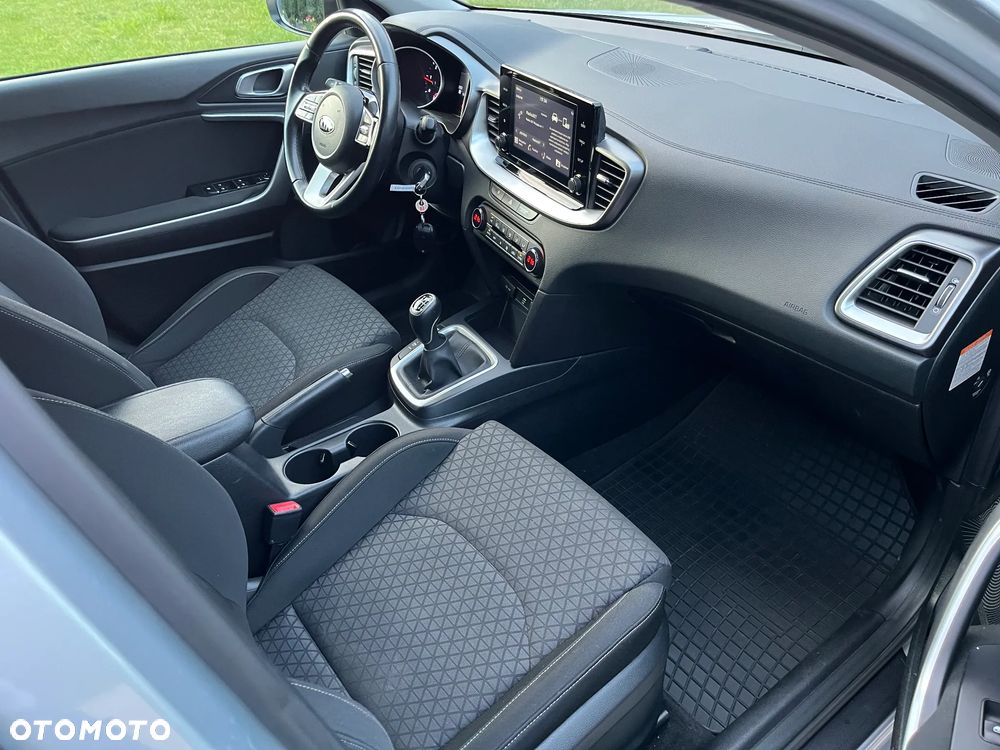 Kia Ceed 1.6 CRDi mHEV M - 12