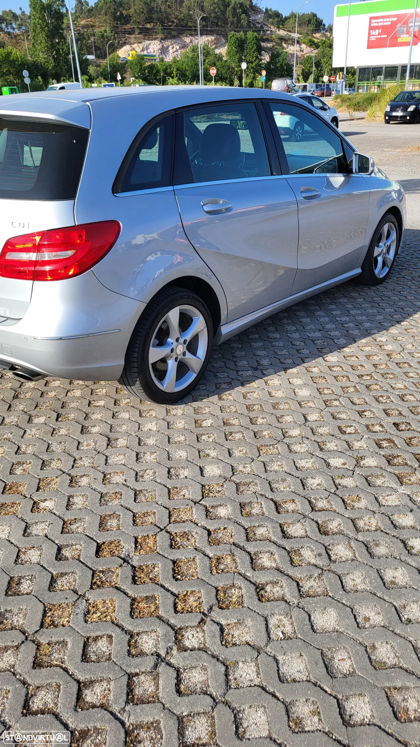 Mercedes-Benz B 180 - 16