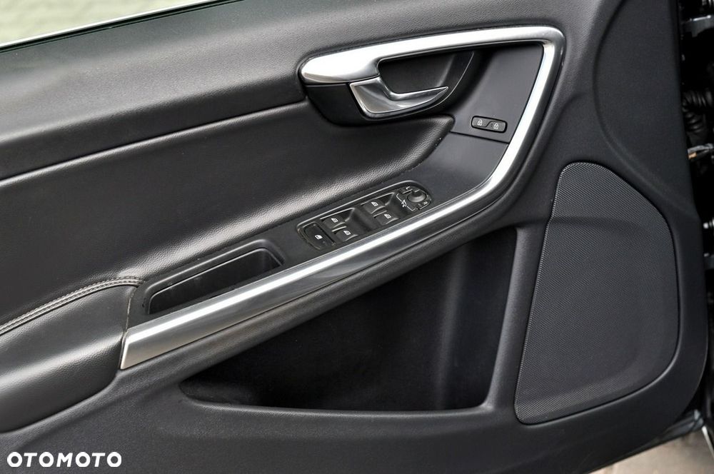 Volvo V60 D2 Momentum - 14