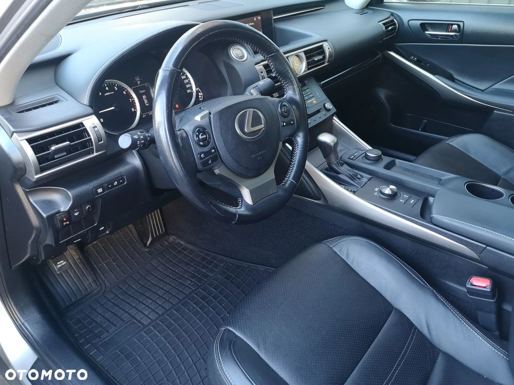 Lexus IS 200t Executive Line - 8