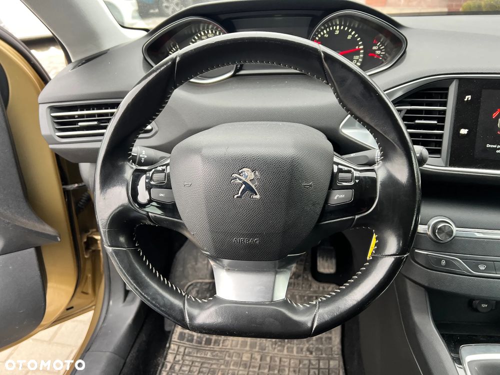 Peugeot 308 - 8