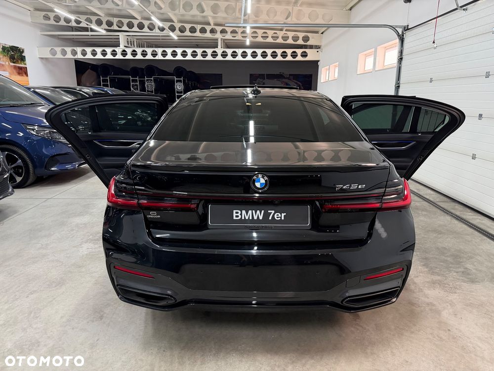 BMW Seria 7 745e sport - 10