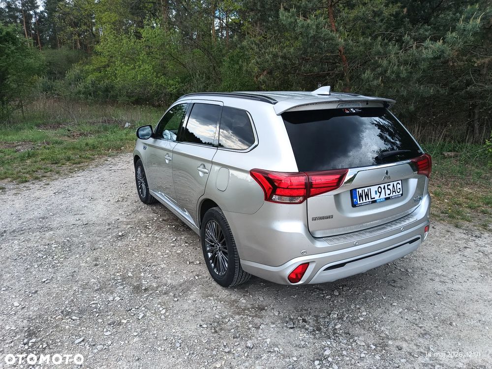 Mitsubishi Outlander - 12