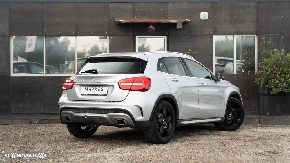 Mercedes-Benz GLA 200 - 4