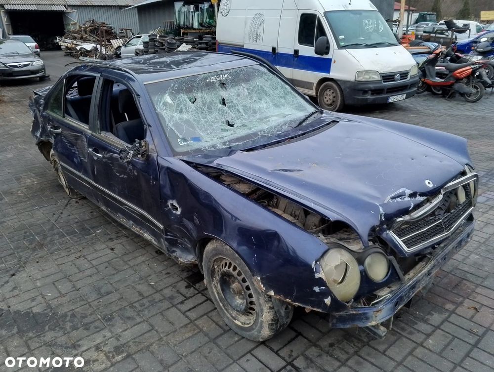 Mercedes – Benz Klasa E W210 (95-99r.) 2.0 B 136KM. Silnik 111.942 (111942) (111 942) Skrzynia 717.417 lakier 366. Cały na części. GWARANCJA !!!  Przód Tył Zestaw Komplet Drzwi Klapa Zderzak Błotnik Maska Grill Atrapa Szyba Pas Lampa Lusterko Boczki Fotel Kanapa Kokpit Deska Rozdzielcza Przełącznik Włącznik Sterownik Przewody Wiązka Instalacja Moduł Komputer Czujnik Listwa Pompa Alternator Wtryski Głowica Rozrusznik Kompresor Sprzęgło Dwumas Silnik Skrzynia ABS Klimatyzacji Paliwa Wspomagania Kolektor Turbina Przepustnica Zawór Chłodnica Koło Hak Belka Sanki Zawieszenie Mcpherson Półoś Amortyzator Wydech Tłumik Zacisk Most - 3