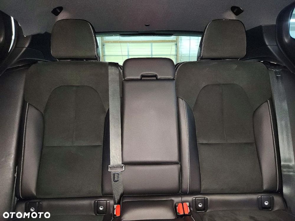 Volvo XC 40 T5 AWD Geartronic R-Design - 10