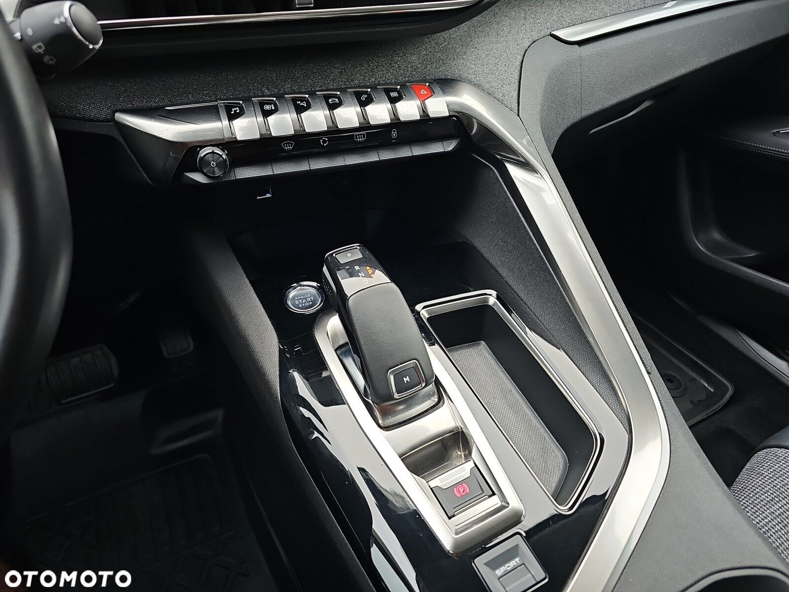 Peugeot 3008 1.2 PureTech GPF Allure S&S EAT8 - 17