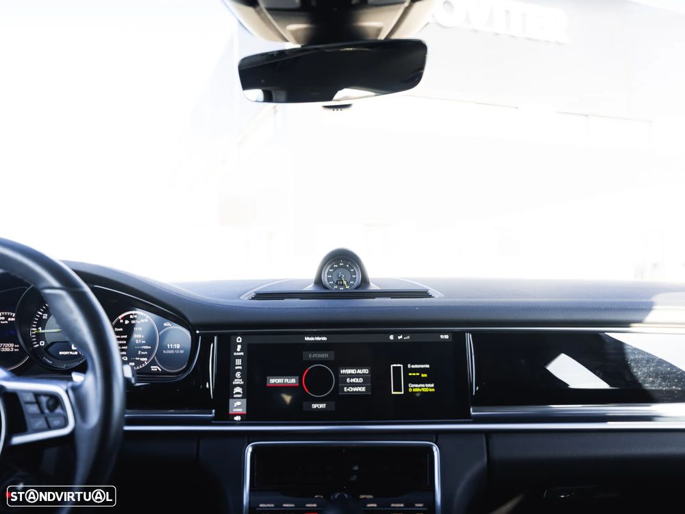 Porsche Panamera 4 E-Hybrid - 17
