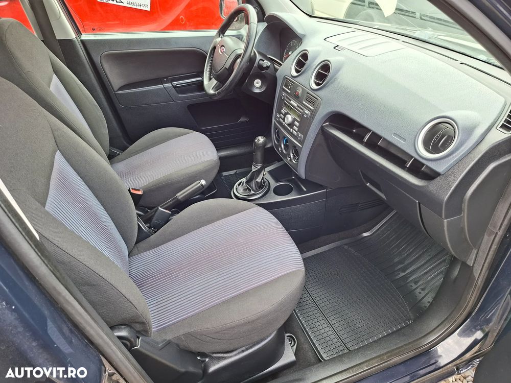 Ford Fusion - 13