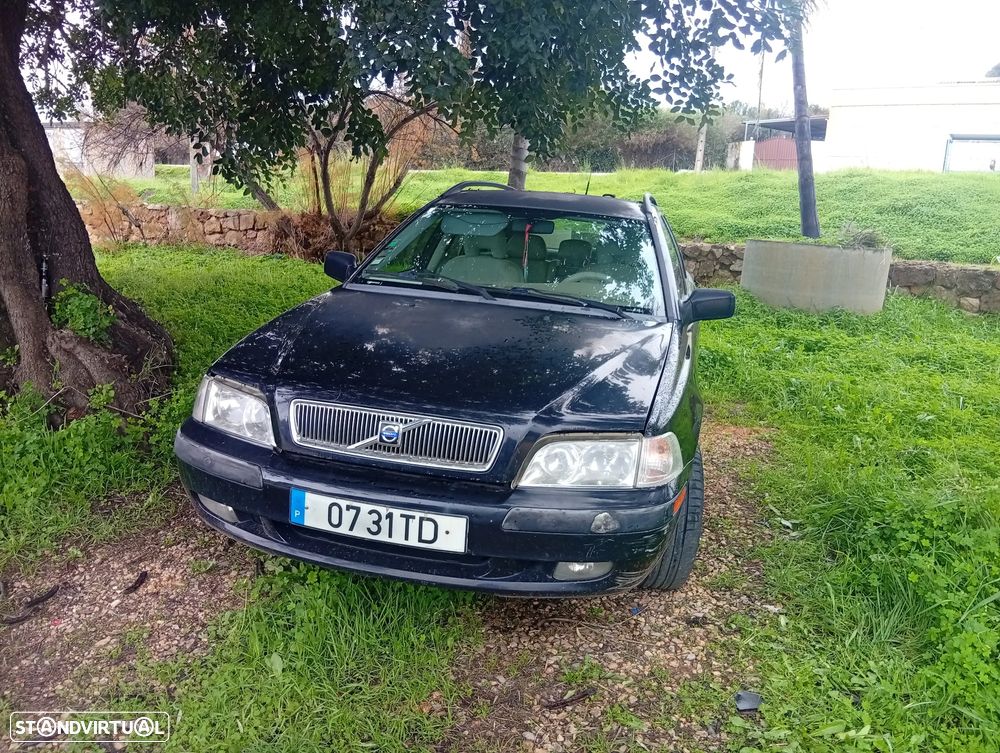 Volvo V40 Cross Country - 1