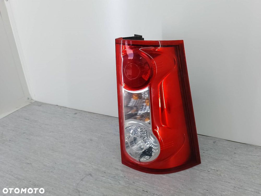 LAMPA TYLNA PRAWA DACIA LOGAN 8200413995 KOMBI - 8