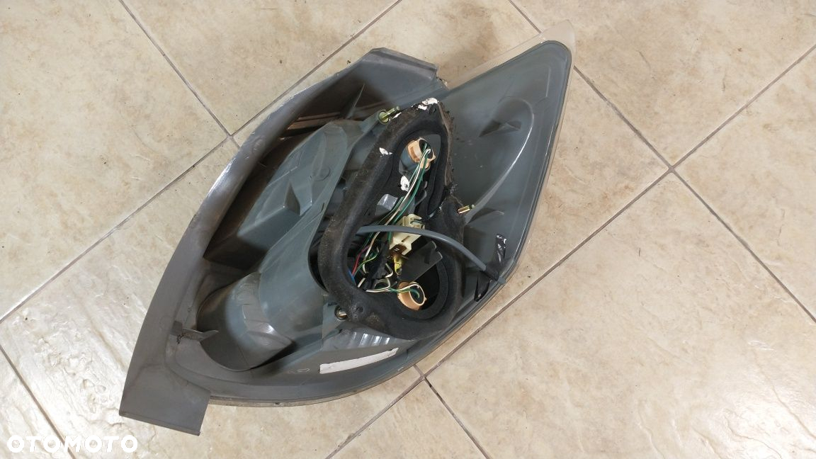 Toyota Matrix lampa lewa tył XR wysyłka - 5