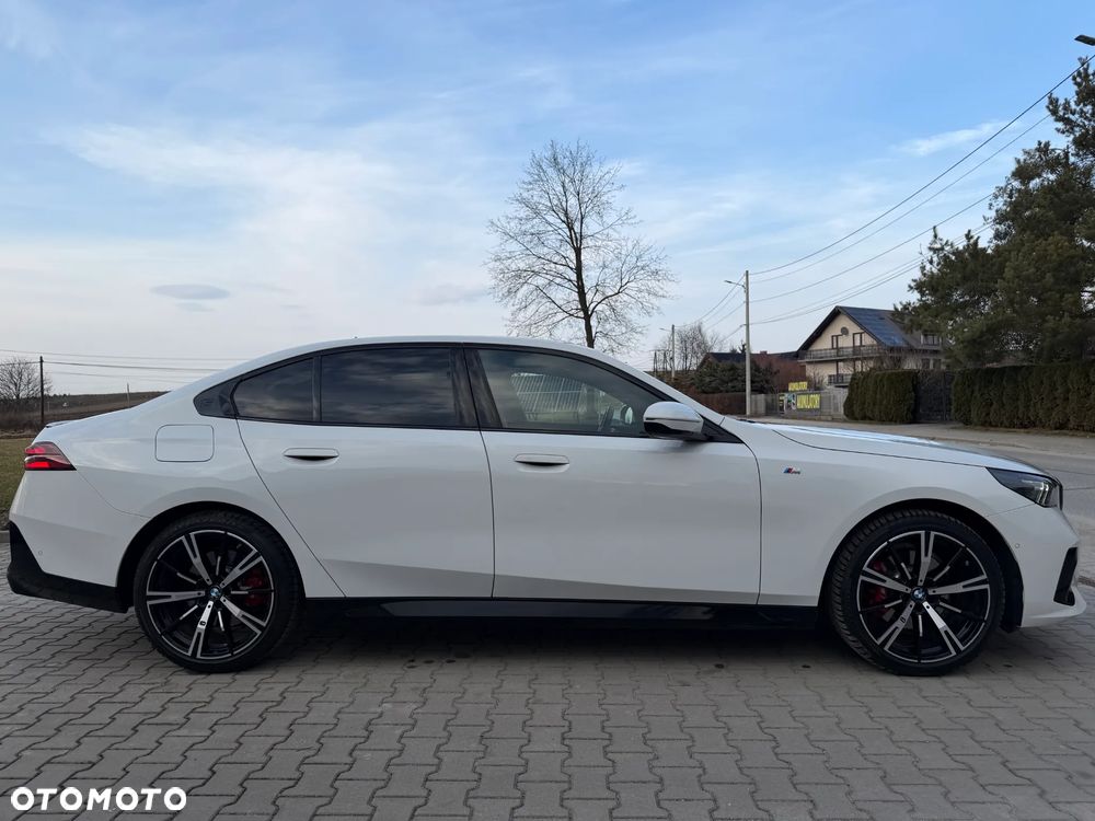 BMW Seria 5 ver-520d-xdrive-mhev-m-sport - 11