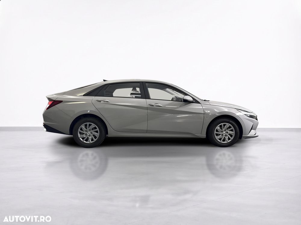 Hyundai Elantra - 7
