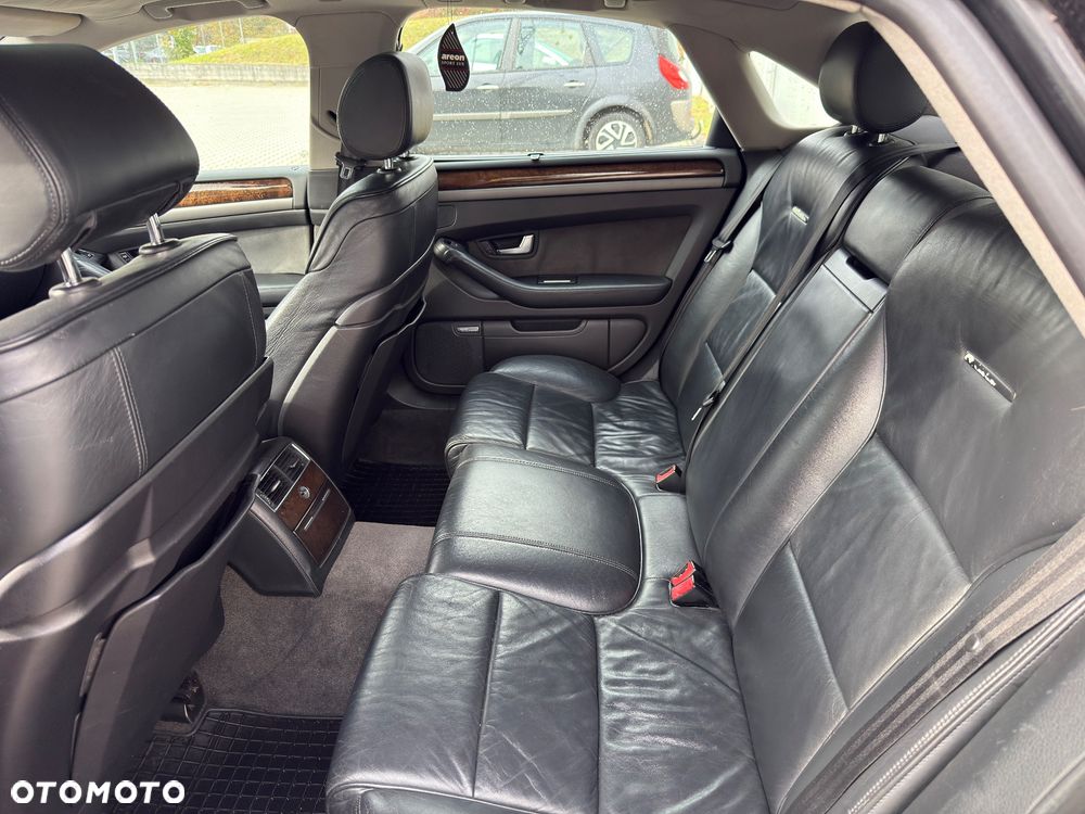 Audi A8 4.2 Quattro - 8
