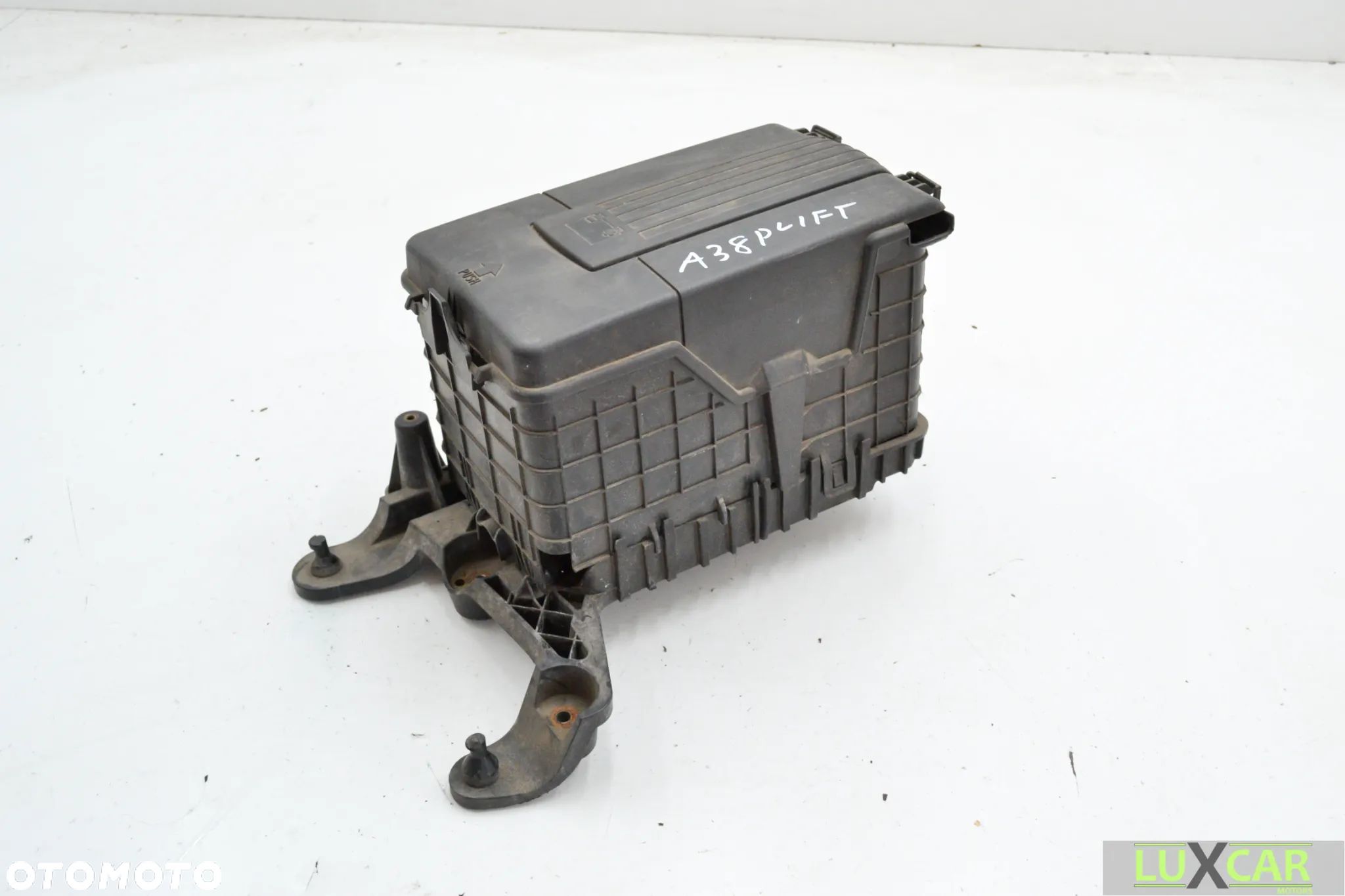 AUDI A3 8P 2.0 TDI OBUDOWA OSŁONA AKUMULATORA SKRZYNKA 3C0915335 GORLICE - 1