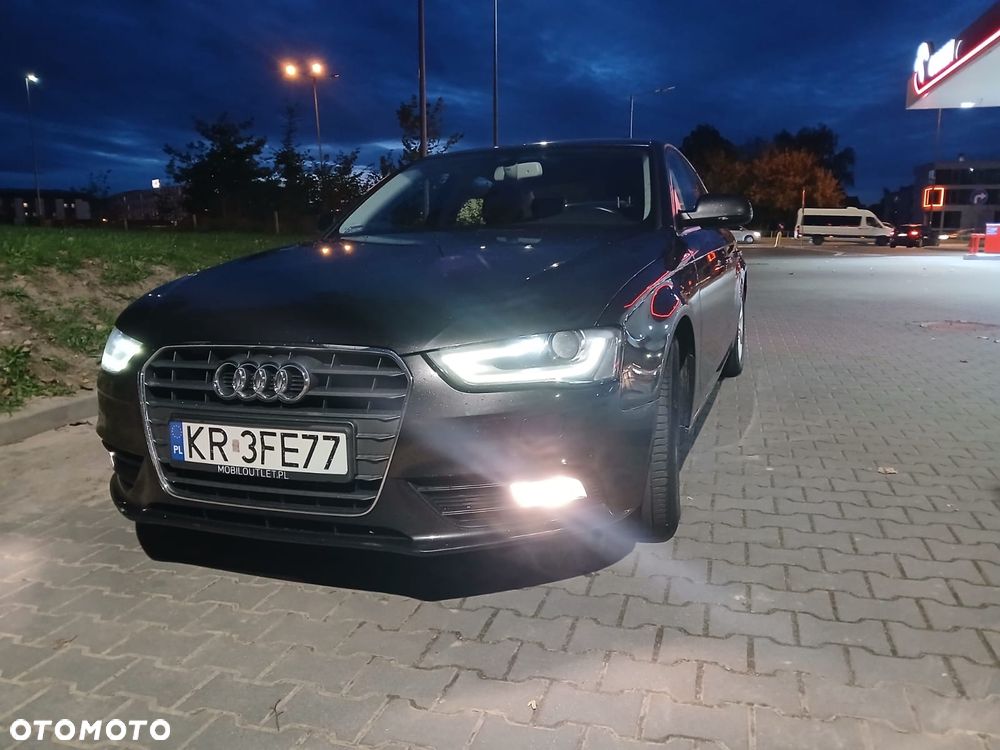 Audi A4 Limousine - 1