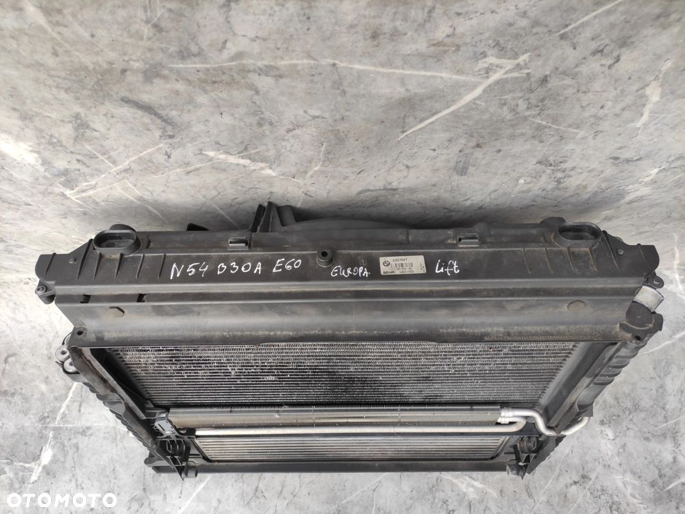 PAS PRZEDNI WZMOCNIENIE CZOŁOWE CHŁODNICE WIATRAK BMW E60 E61 535i N54B30 3.0 B - 10