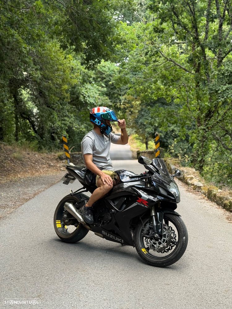 Suzuki GSX-R K7 - 3