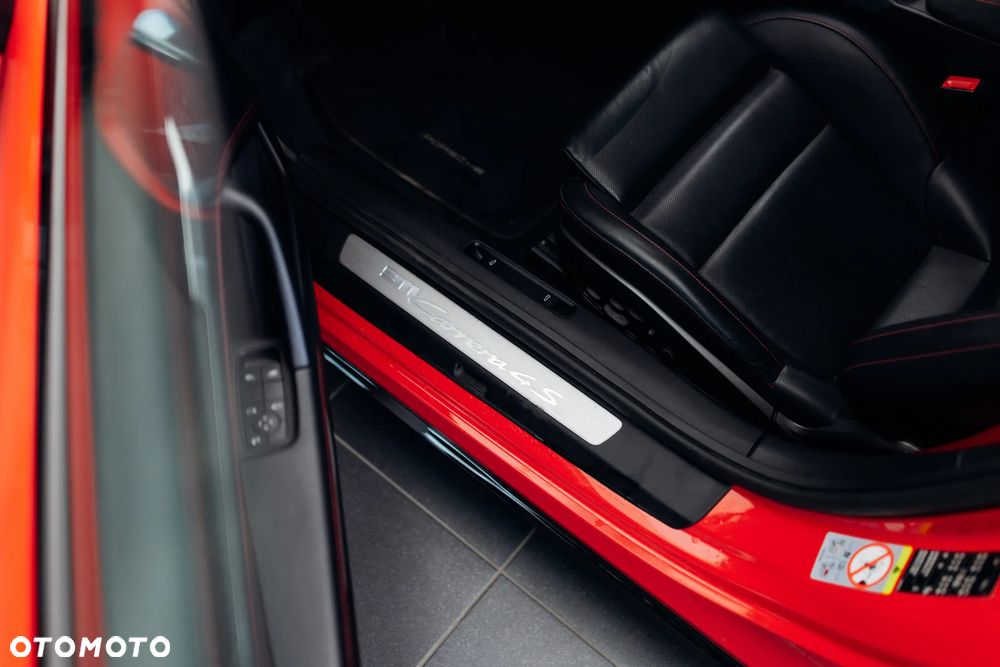 Porsche 911 Carrera 4S - 29