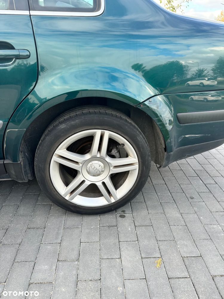 Volkswagen Passat 1.6 Comfortline - 12