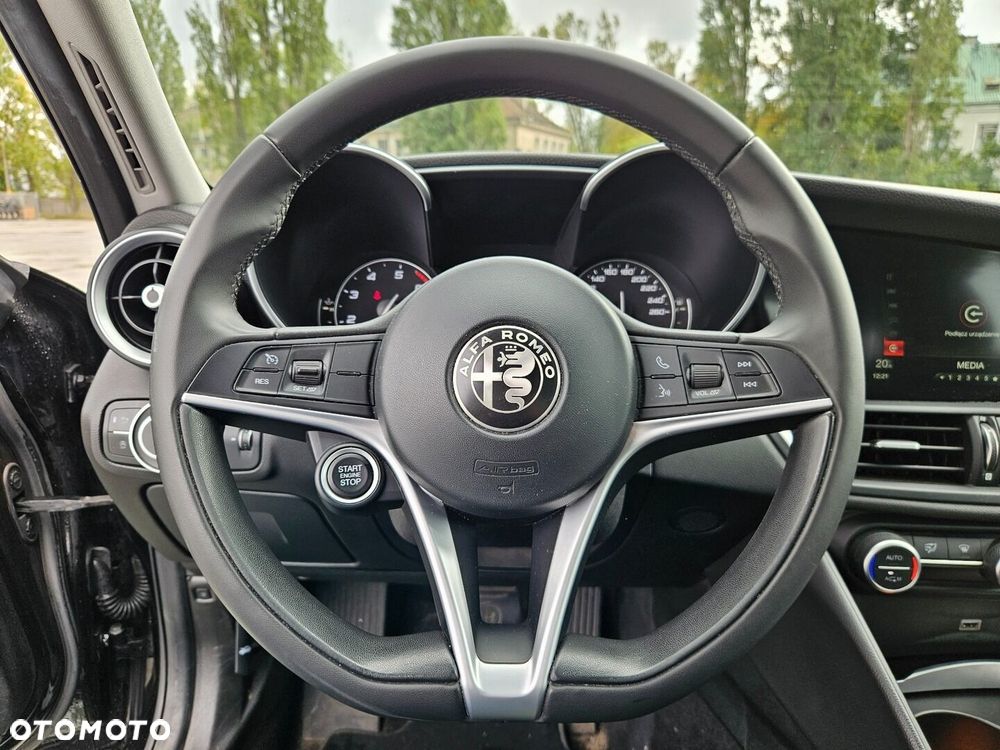 Alfa Romeo Giulia 2.0 Turbo - 17