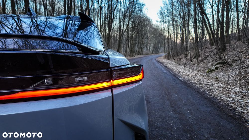 Lexus RZ - 5