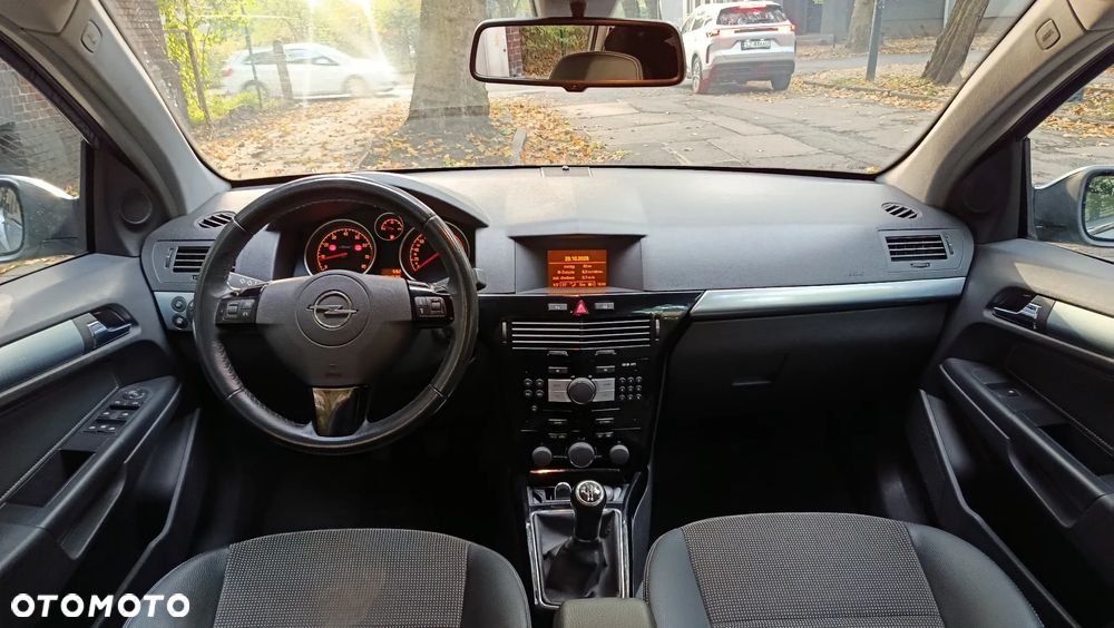 2008 Opel Astra, photograph 1
