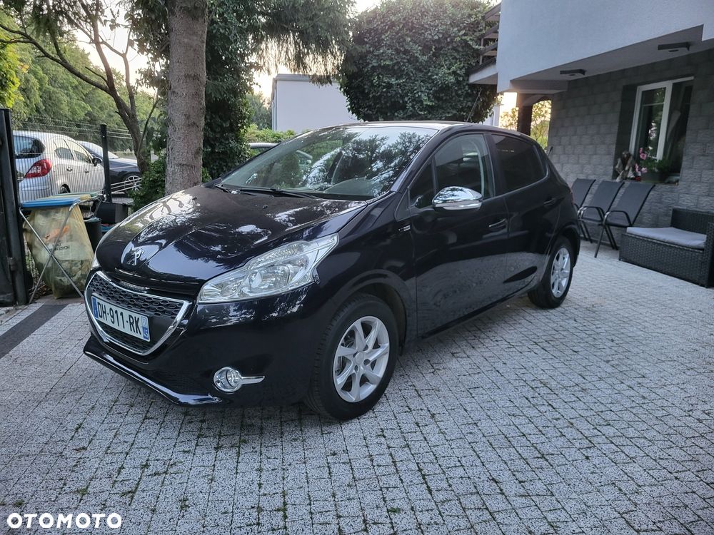 Peugeot 208 - 1