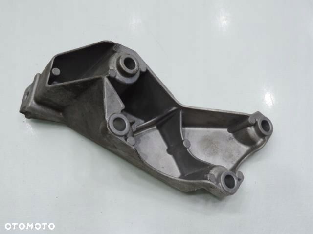 ŁAPA SILNIKA LEWA AUDI A4 B6 1.6 8V - 6