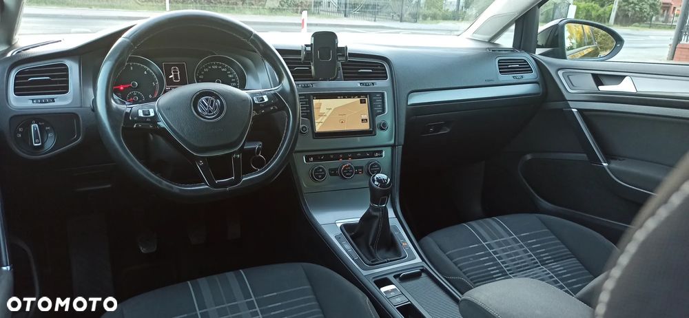 Volkswagen Golf - 10