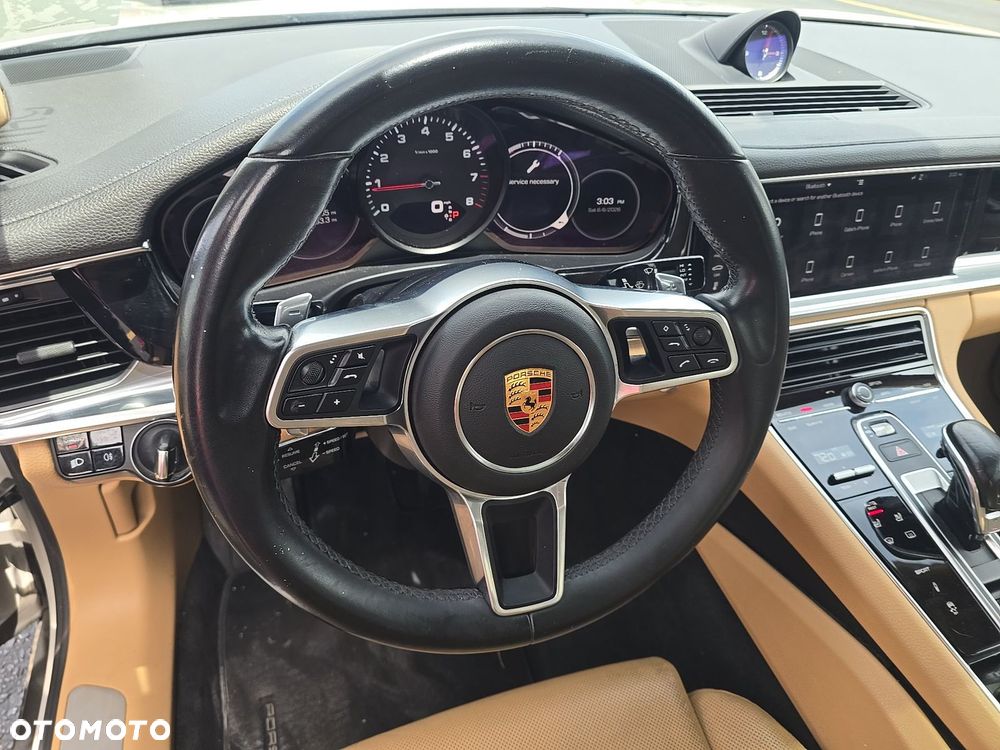 Porsche Panamera - 21