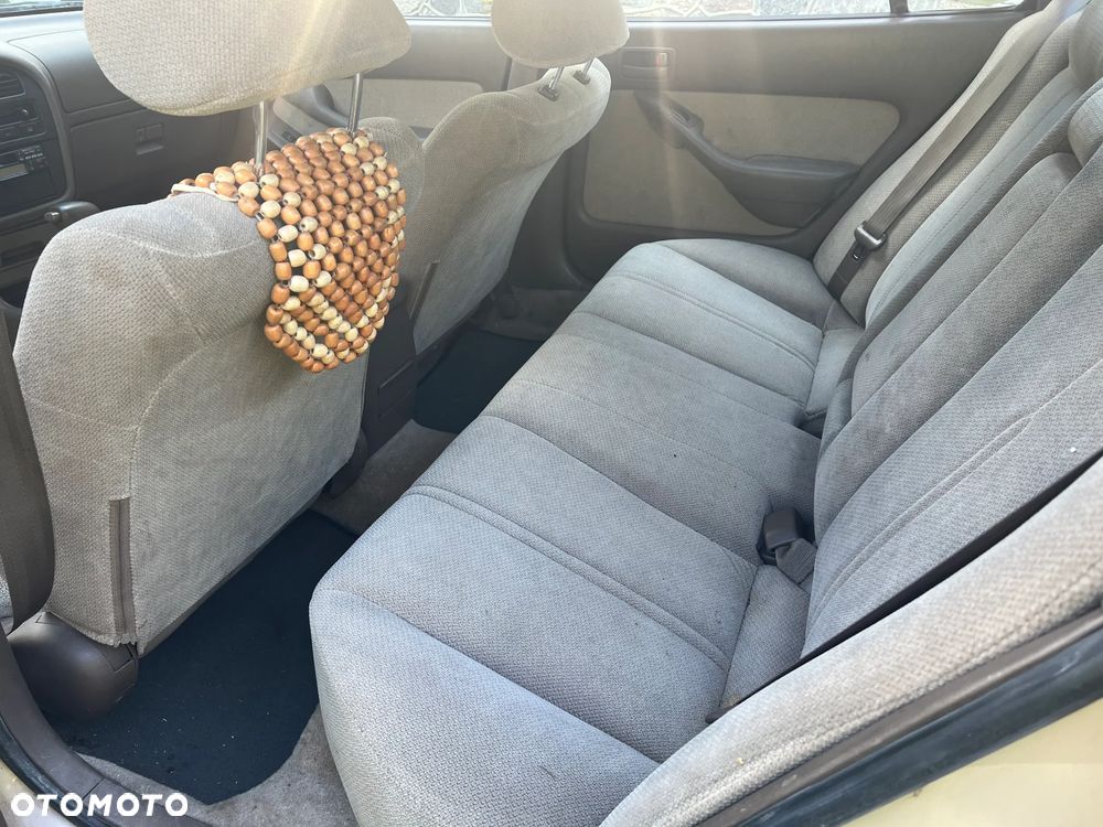 Toyota Camry 3.0 V6 LE - 18