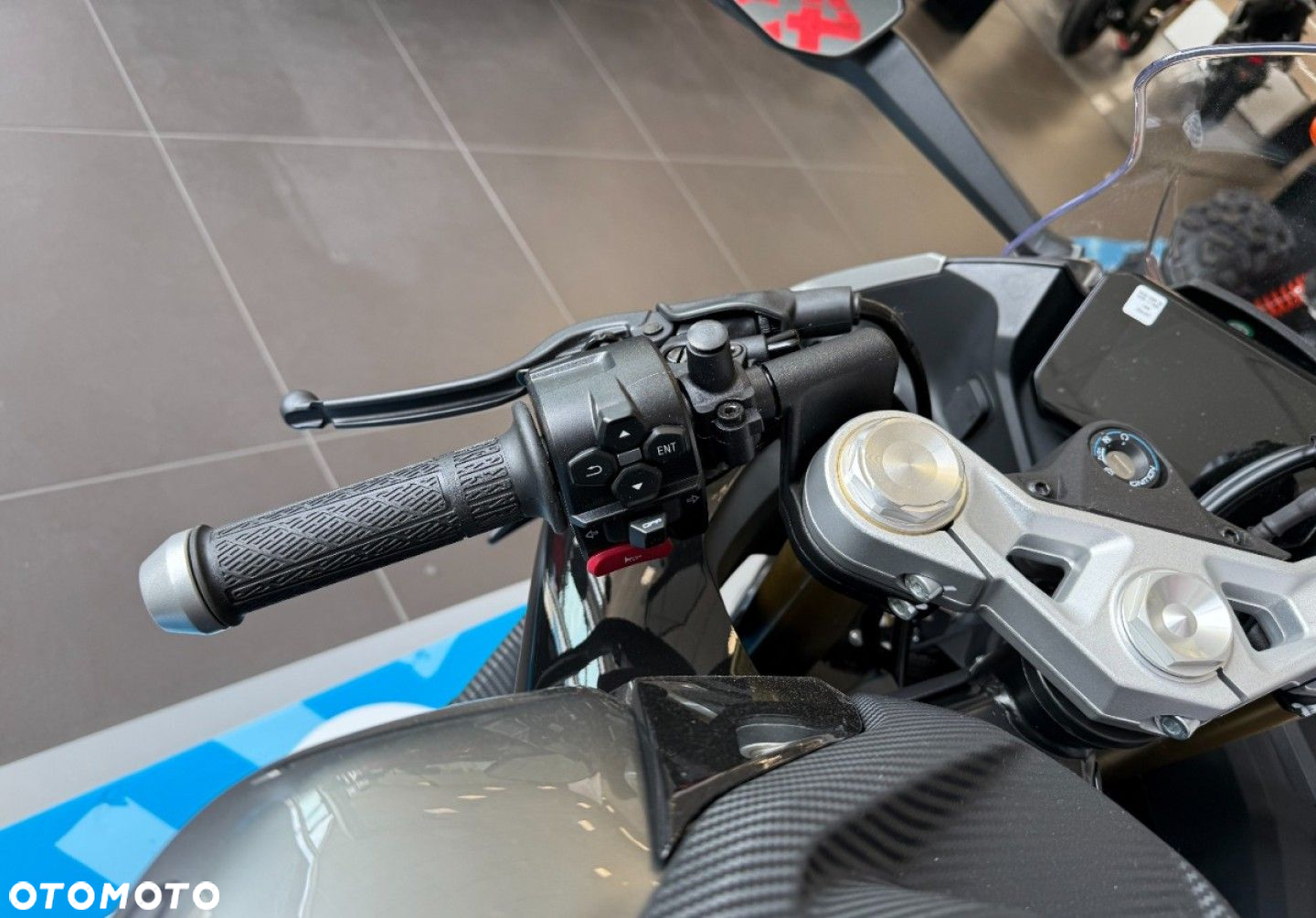 CFMoto SR - 8