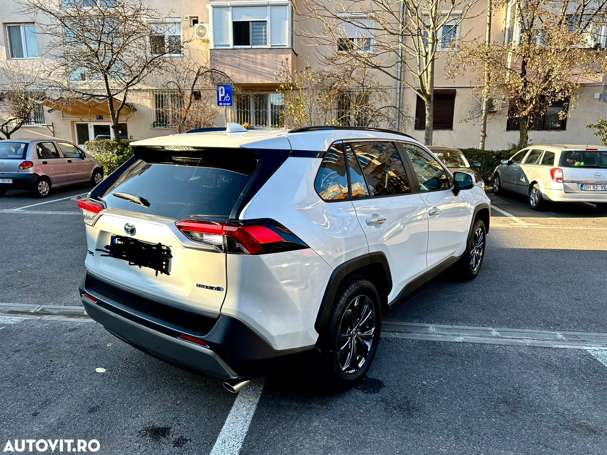 Toyota RAV4 2.5 Hybrid VVT-iE 4x4 Luxury Plus - 2