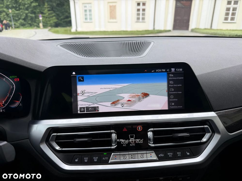 BMW Seria 3 330i xDrive - 28