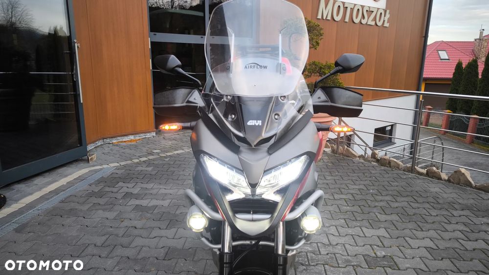 Honda VFR - 21