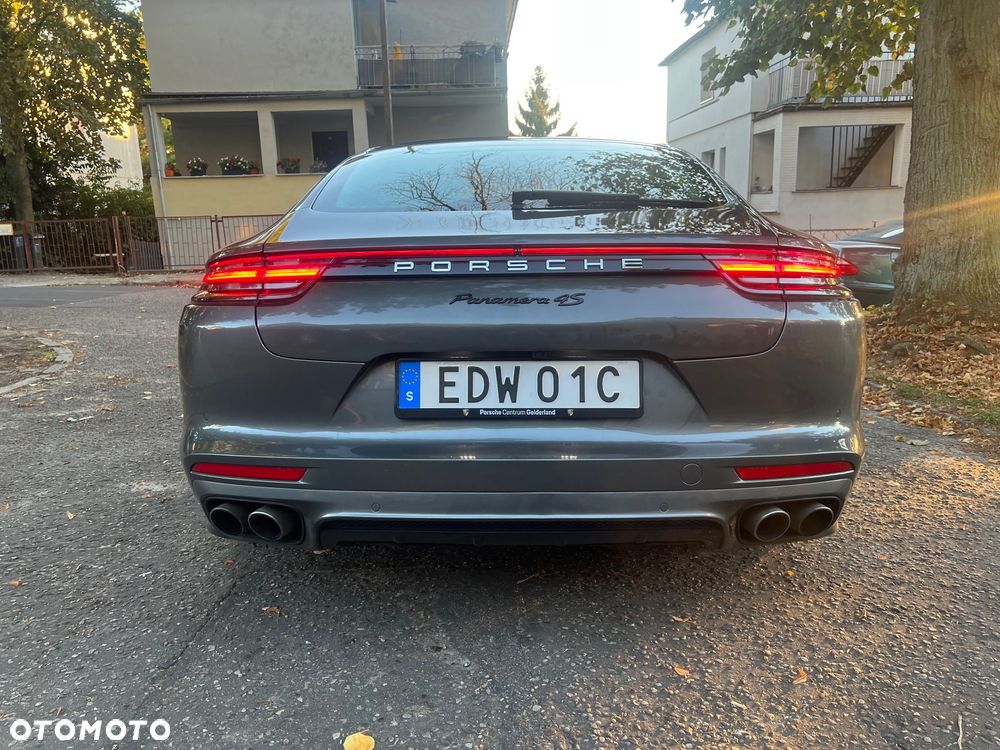 Porsche Panamera 4S - 6