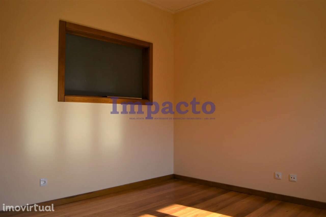 Quinta com moradia T6 em Fajões, Oliveira de Azeméis - Grande imagem: 3/11