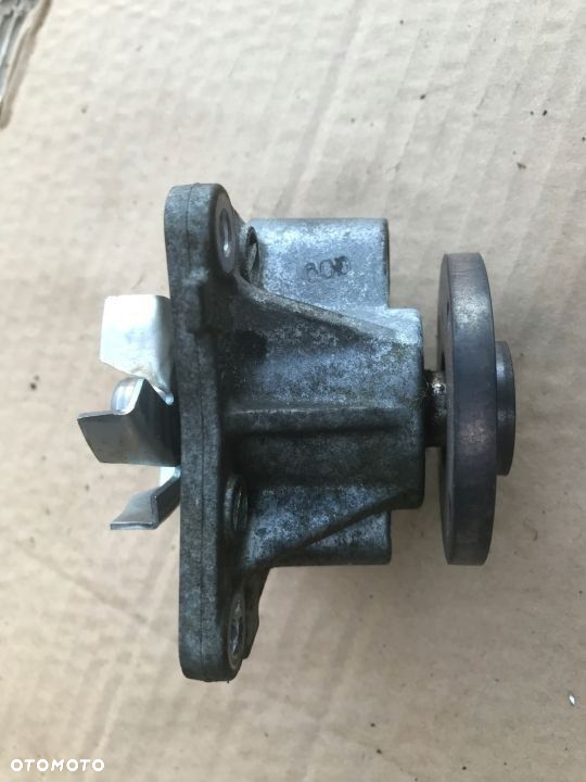 Pompa wody Mitsubishi ASX I Lancer VIII 10r.- 1.6b 16v benzyna kod silnika 4A92 - 3