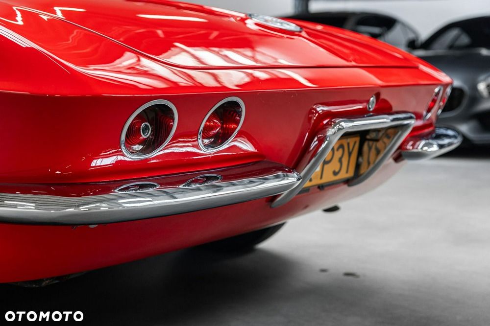 Chevrolet Corvette - 16